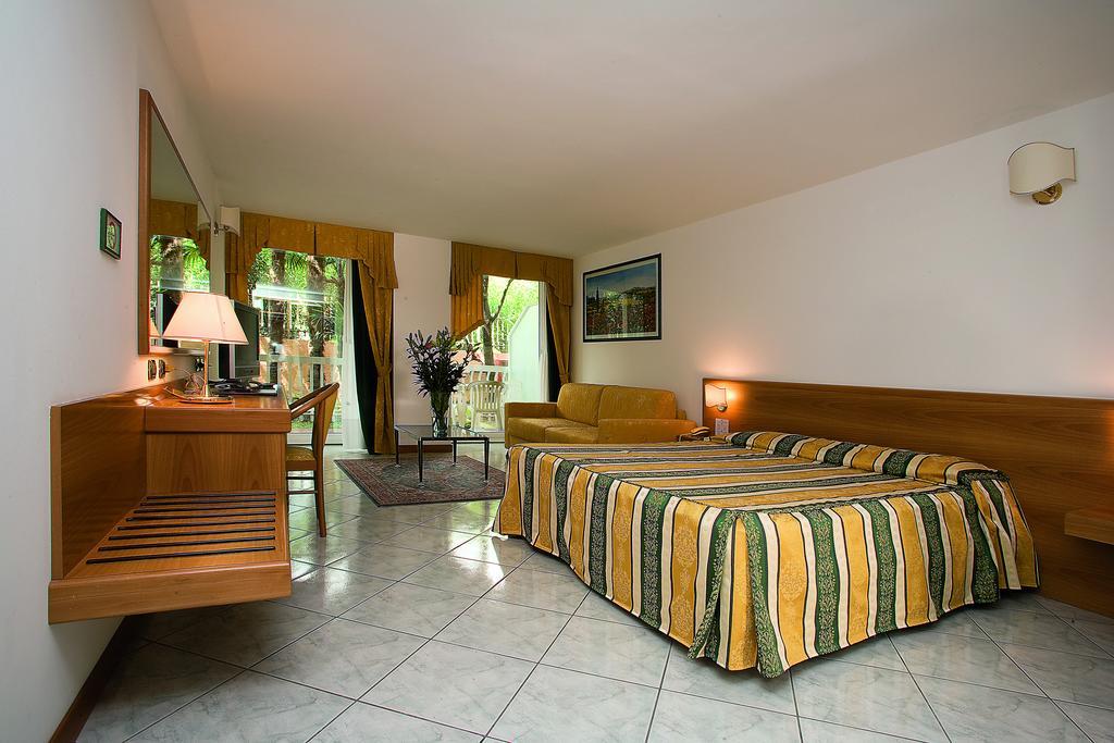 Hotel Capri Bardolino 3S Szoba fotó