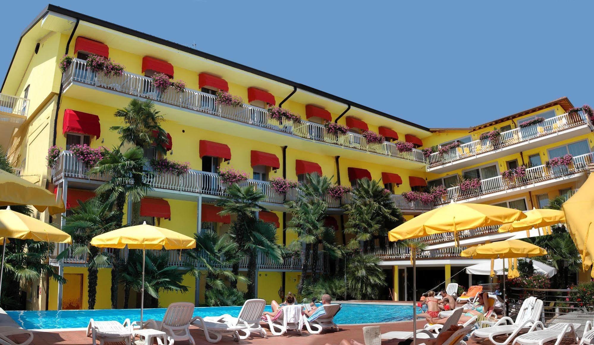Hotel Capri Bardolino 3S Kültér fotó